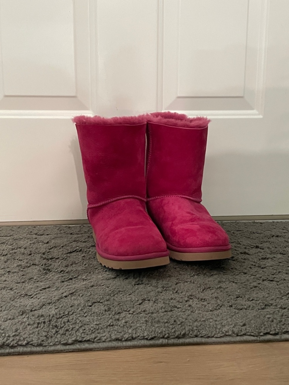 UGG Classic Bailey Boots in Bright Pink